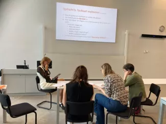 Tijdens de workshop presenteerden zij prototypes van hun ontwikkelde tools die leerkrachten (in opleiding) kunnen inzetten om maatschappelijke betrokkenheid en participatie van leerlingen in het primair onderwijs te stimuleren. Deze tools, gericht op onderwijs in sociaal ondernemerschap, sloten goed aan bij het congresthema 'Onderwijs van Waarde(n)', dat focust op maatschappelijke vorming en welzijn. De workshop bood deelnemers niet alleen theoretische inzichten, maar ook hands-on activiteiten om de tools z