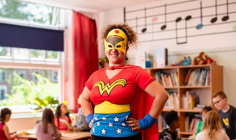 ‘Kinderen willen graag een momentje met hun superheld’