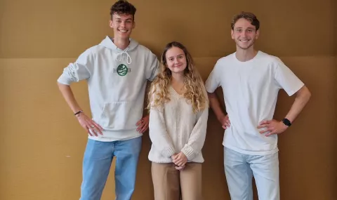Foto international students interview twee