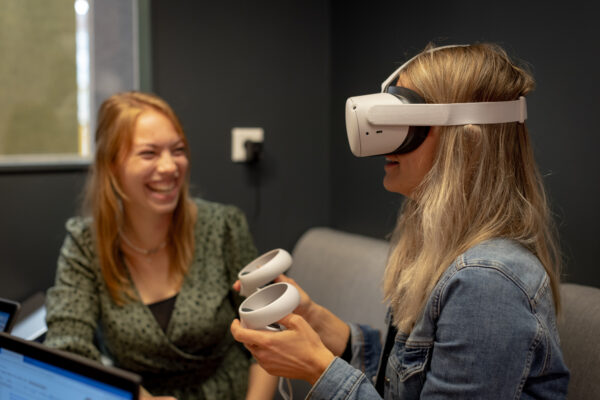 Student met VR bril op
